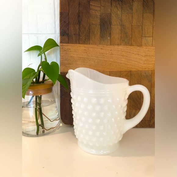 Vintage Petit pichet à lait ou crème. Hobnail milk glass - Picture 1 of 5